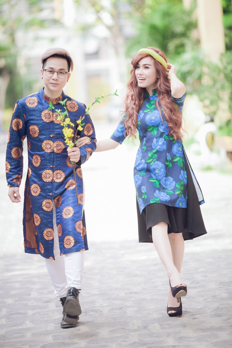 
Nam ca sỹ từng ra album nhạc Phật rất thích lên Chùa mỗi khi rảnh rỗi. Anh cũng rất thành công khi dàn dựng liveshow nhạc Phật vào năm 2014.
