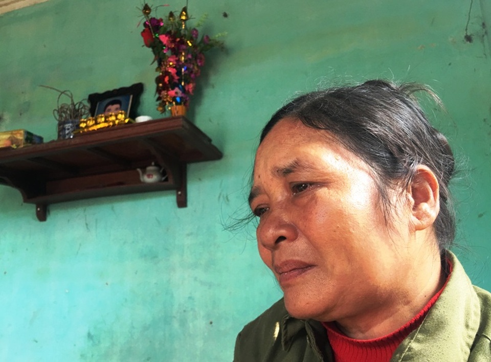 Bước đường cùng của người phụ nữ chồng mất sớm, con trai bị u não - 3 Chồng mất sớm, một mình chị nuôi hai con nhỏ, giờ chị mắc một lúc nhiều căn bệnh, còn cậu con trai đầu thì bị u não