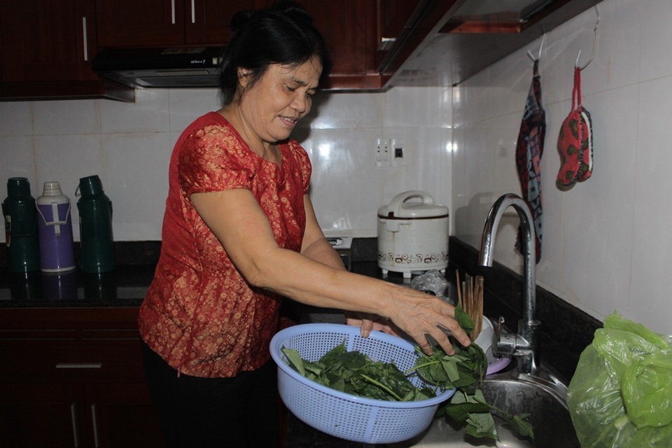 Nữ bí thư Đoàn nhường phòng trọ cho sĩ tử - 4 Không chỉ cho thí sinh ở trọ miễn phí nhiều gia đình còn nấu ăn phục vụ cho thí sinh 3 ngày đi thi