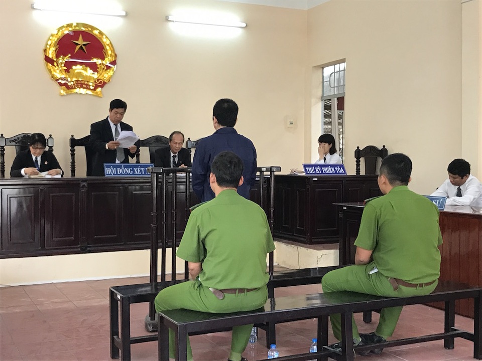 Vụ giải cứu vợ, chồng chịu 16 tháng tù: Kiến nghị xem xét điều tra viên - 1 Gia đình bị cáo Đức liên tục kêu oan vì cho rằng bị ép cung