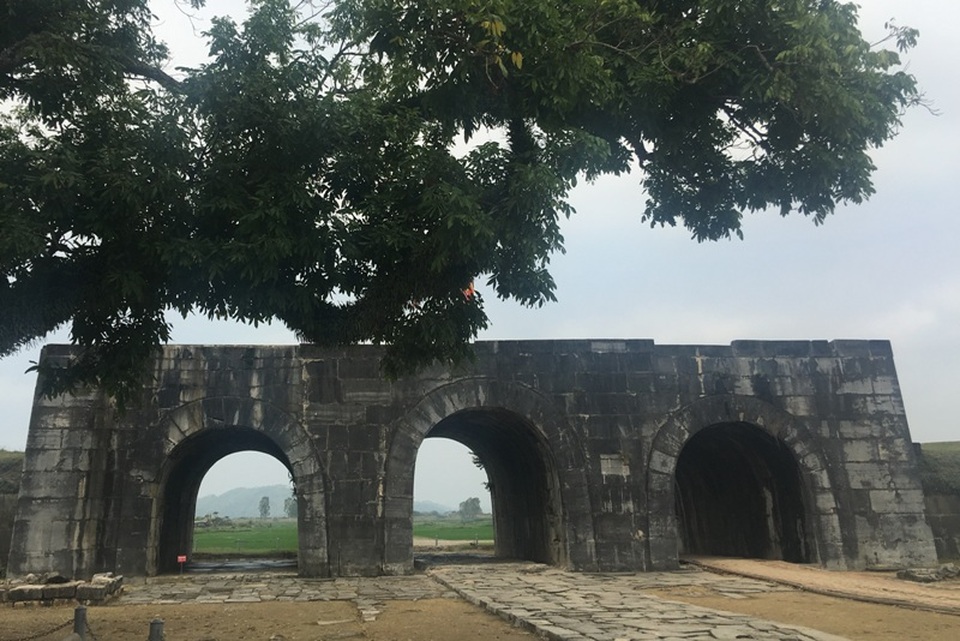 Đề xuất kế hoạch cải tạo đất lúa trong nội Thành nhà Hồ để trồng hoa - 1 Thành nhà Hồ, một công trình xây dựng bằng đá độc nhất vô nhị tại Việt Nam