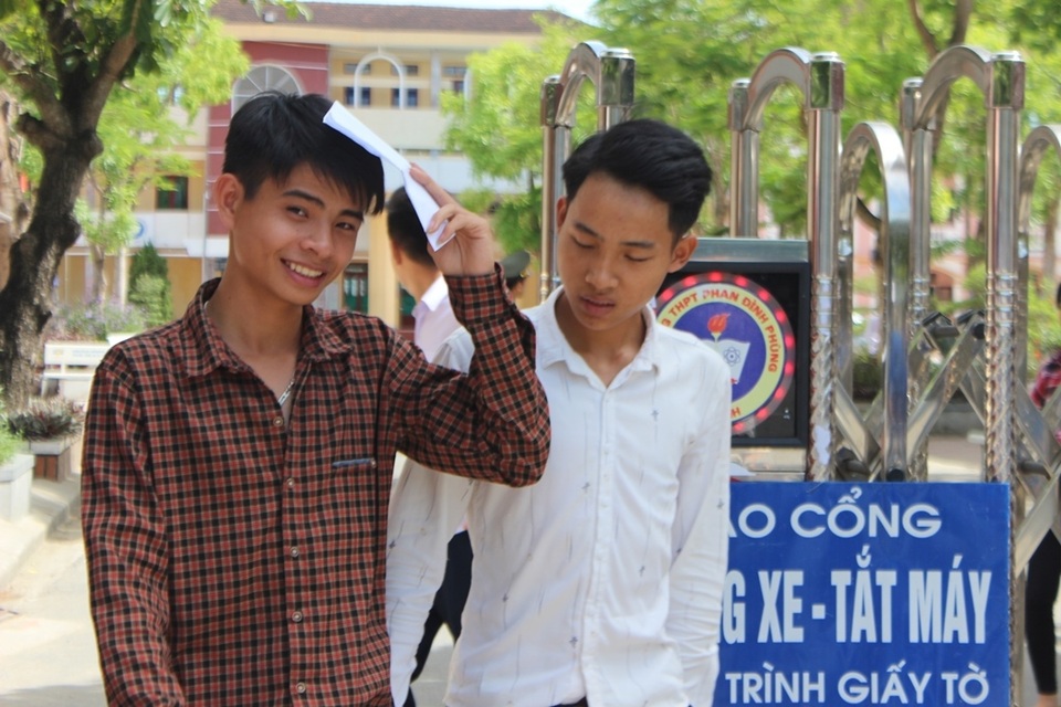 Thí sinh cười tươi rói kết thúc kỳ thi THPT - 5 Thí sinh cười tươi rói kết thúc kỳ thi THPT - 5