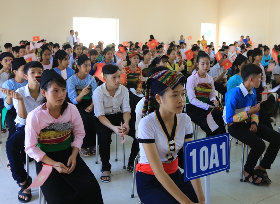 Lễ khai giảng đầu tiên tại ngôi trường chuyên biệt của xứ Thanh - 2 Không khí ngày đầu khai giảng năm học mới