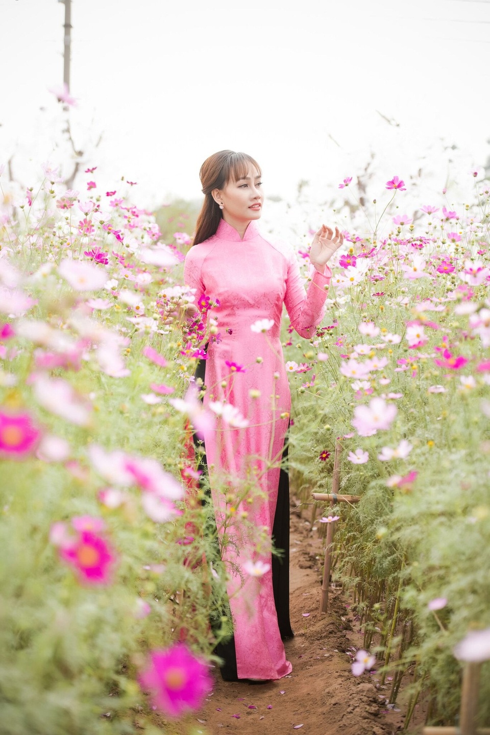 Á hậu Kim Duyên tự tin diện áo dài sau nghi án “dao kéo” vòng 3 - 14 Á hậu Kim Duyên tự tin diện áo dài sau nghi án “dao kéo” vòng 3 - 14