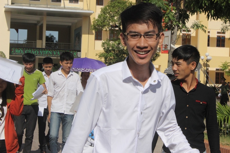 Thí sinh cười tươi rói kết thúc kỳ thi THPT - 4 Thí sinh cười tươi rói kết thúc kỳ thi THPT - 4
