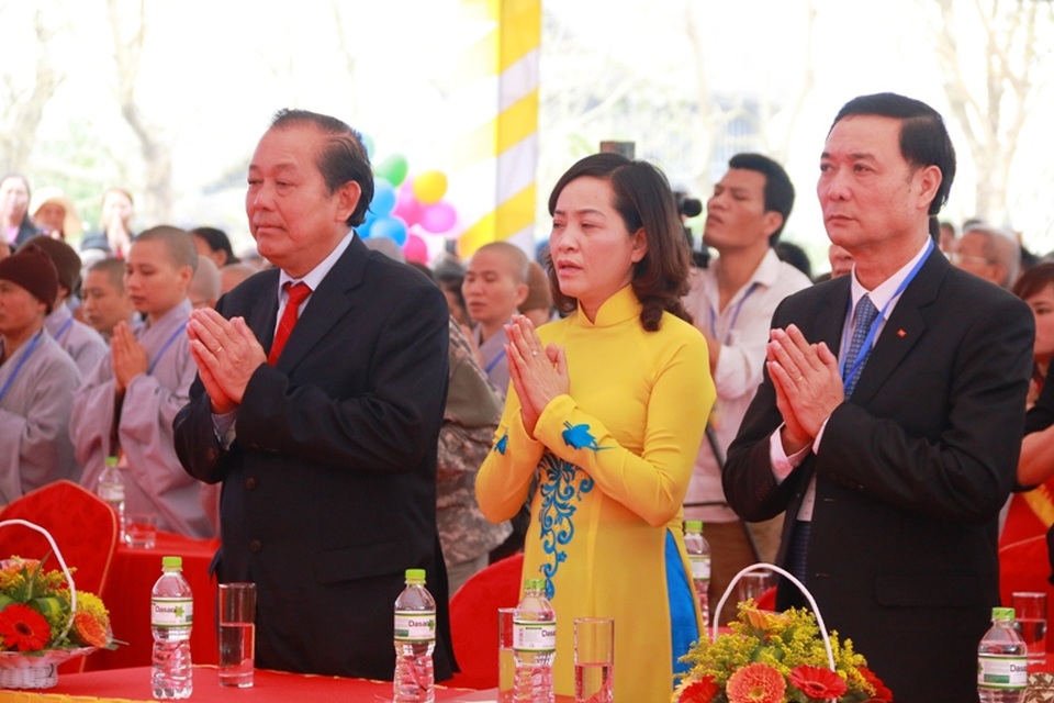 Khai hội xuân tại ngôi chùa lớn nhất Việt Nam - 2 Phó Thủ tướng Trương Hòa Bình cùng lãnh đạo tỉnh Ninh Bình cùng nhau cầu nguyện cho quốc thái dân an.