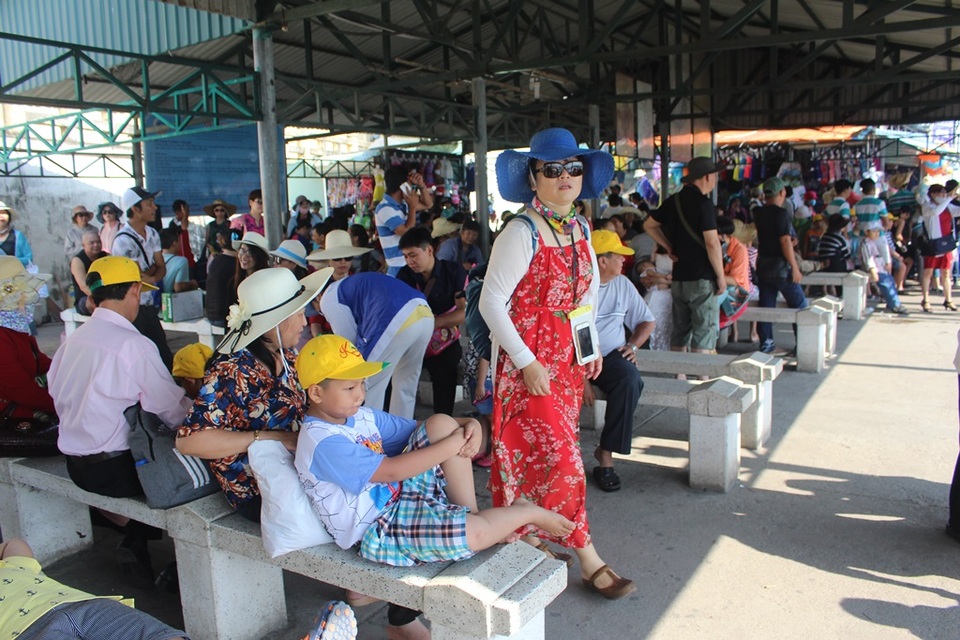 Nha Trang: Khách Trung Quốc nhộn nhịp ở bến tàu du lịch - 6 Nha Trang: Khách Trung Quốc nhộn nhịp ở bến tàu du lịch - 6