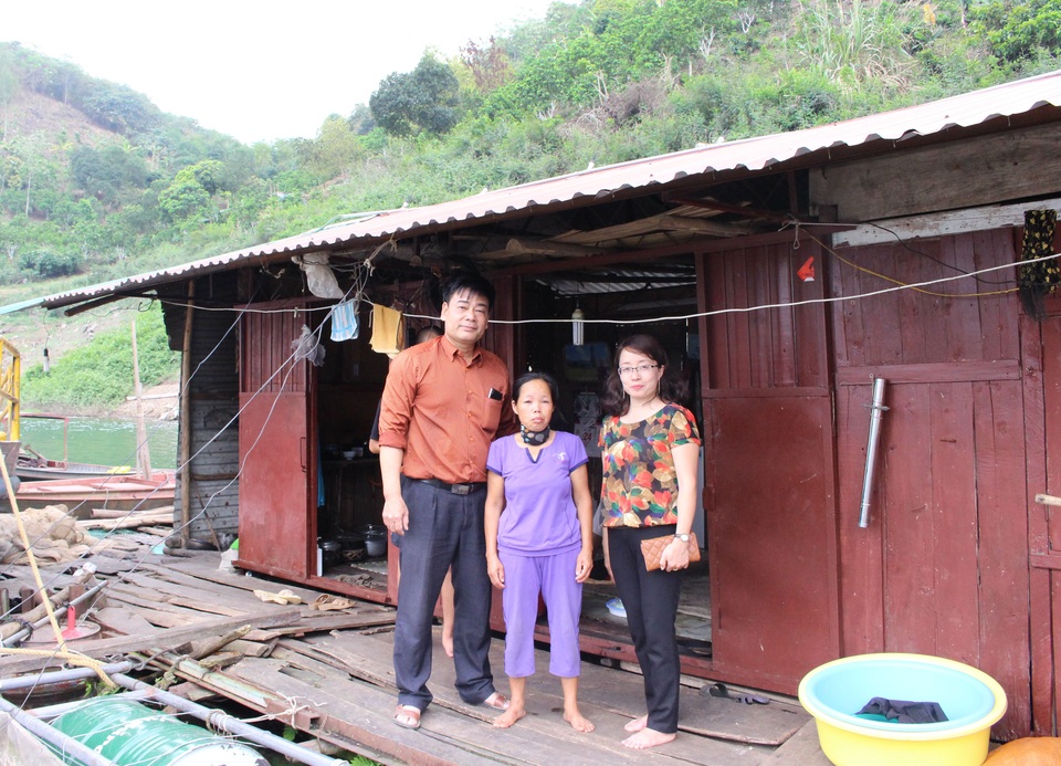 Hơn 57 triệu đồng đến với 2 vợ chồng có cuộc sống "khổ hơn chị Dậu" - 3 Hơn 57 triệu đồng đến với 2 vợ chồng có cuộc sống "khổ hơn chị Dậu" - 3