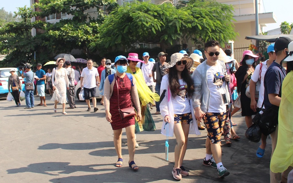 Nha Trang: Khách Trung Quốc nhộn nhịp ở bến tàu du lịch - 8 Nha Trang: Khách Trung Quốc nhộn nhịp ở bến tàu du lịch - 8