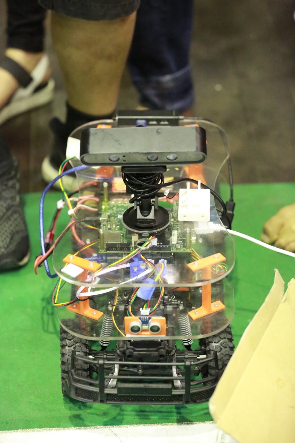 
Các đội thi được trang bị xe ô tô mô hình, tài liệu đào tạo về công nghệ xử lý ảnh, các thư viện mã nguồn mở.
