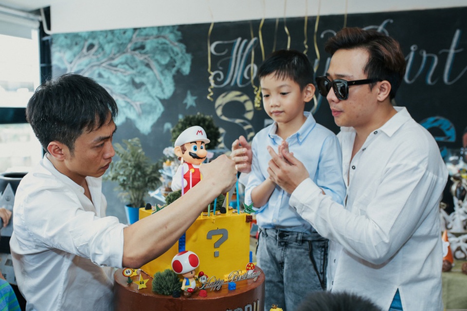 Hà Hồ - Quốc Cường tái hợp làm sinh nhật cho con trai Subeo - 5 Subeo cùng thổi nến sinh nhật hạnh phúc bên bố mẹ