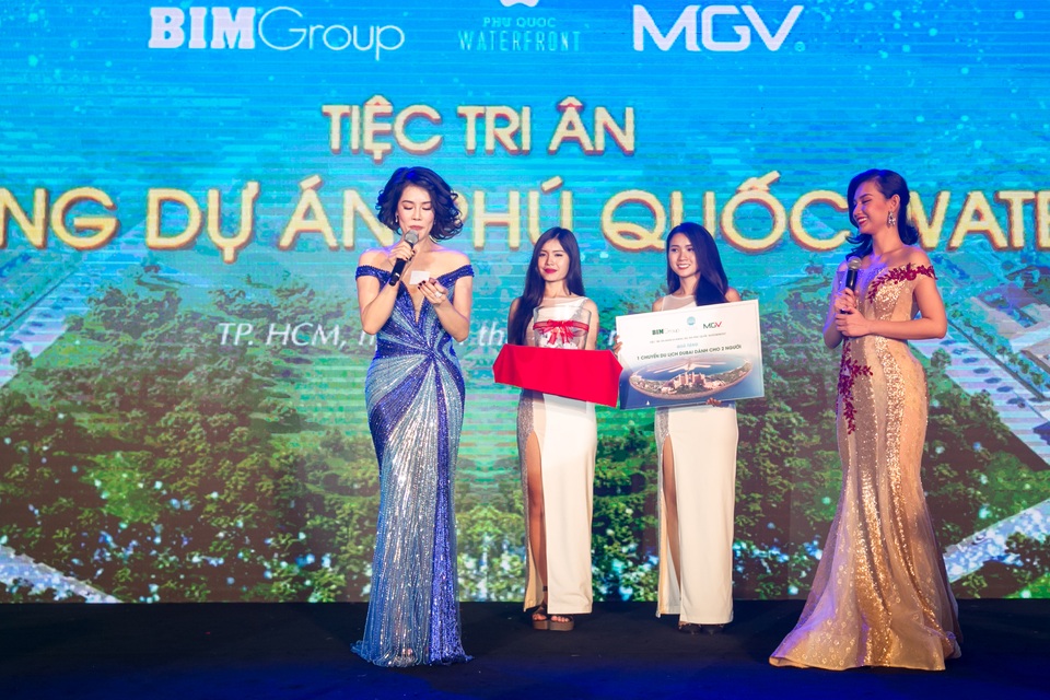 Đại tiệc tri ân khách hàng đặc biệt - 3 BIM Group và đơn vị phân phối MGV đã gặp gỡ khách hàng, cùng nhau chia sẻ những thành công đã đạt được trong thời gian qua, cũng như trao đổi về những kế hoạch phát triển trong thời gian tới.