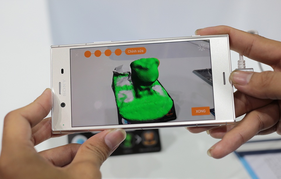 Điểm nhấn của Xperia XZ1 đó là tính năng 3D Creator, cho phép máy có thể tạo ra các bức ảnh chụp 3D vật thể hoặc chụp 3D chính gương mặt của người dùng.