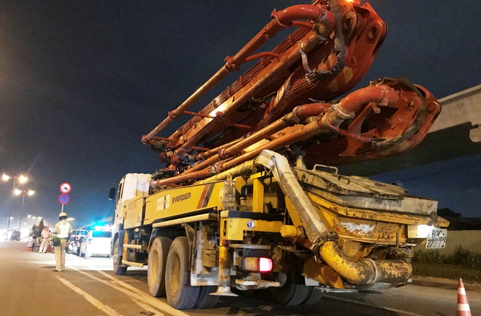 
Nhiều tài xế lái xe bồn, xe đầu kéo container... nặng hàng chục tấn nhưng nồng độ cồn cao ngất ngưởng.
