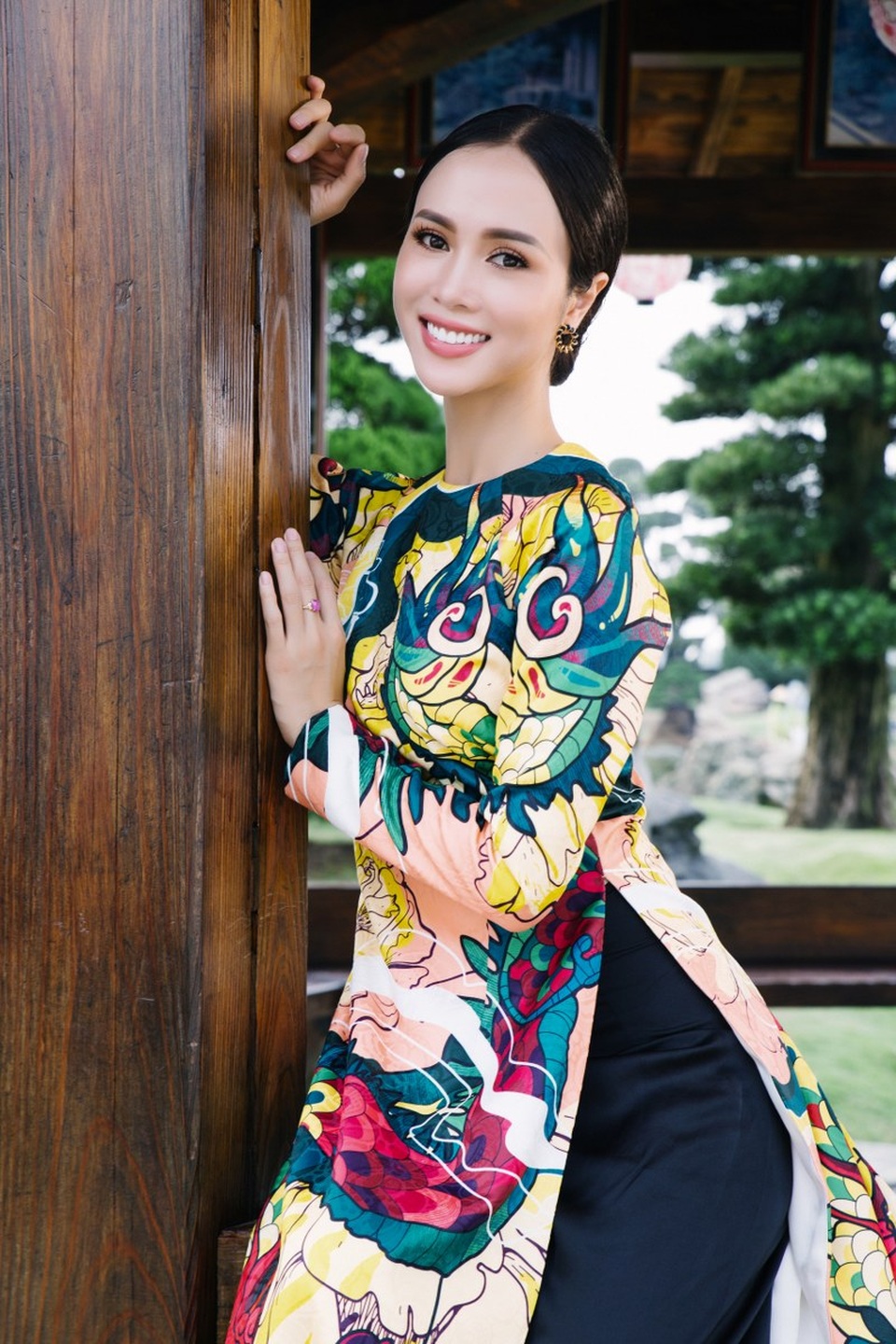 Hết nóng bỏng, Vũ Ngọc Anh đằm thắm trong áo dài Xuân - 6 Hết nóng bỏng, Vũ Ngọc Anh đằm thắm trong áo dài Xuân - 6