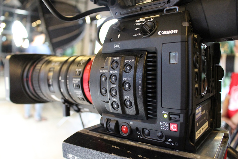 Canon bán máy quay chuyên nghiệp EOS C200 giá gần 200 triệu đồng tại Việt Nam - 3 Canon bán máy quay chuyên nghiệp EOS C200 giá gần 200 triệu đồng tại Việt Nam - 3