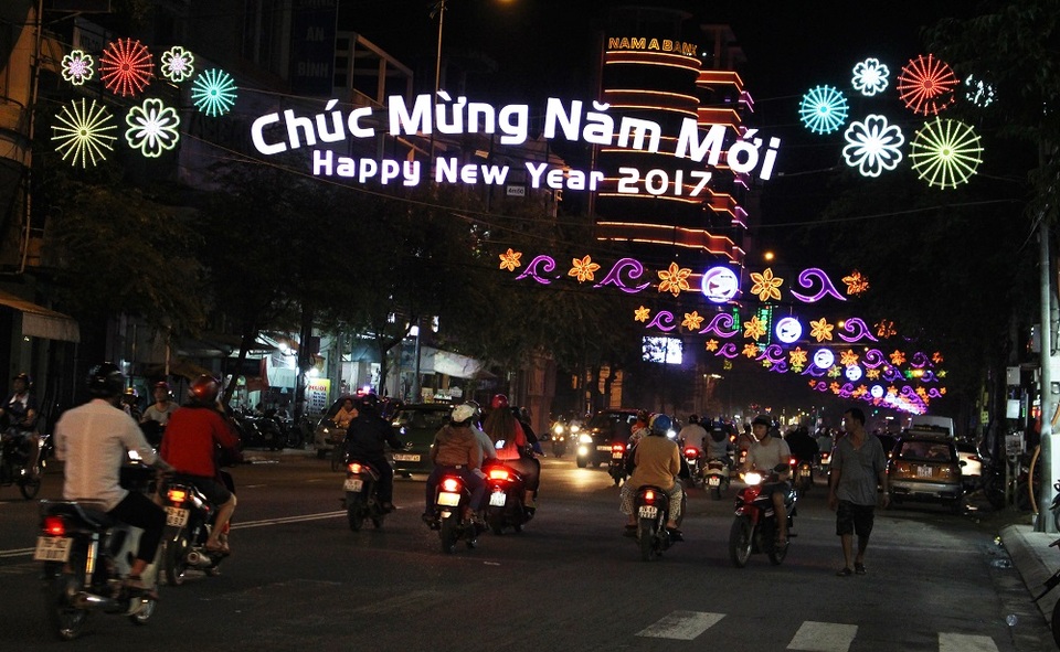 Đường phố Nha Trang rực rỡ chào đón năm mới 2017