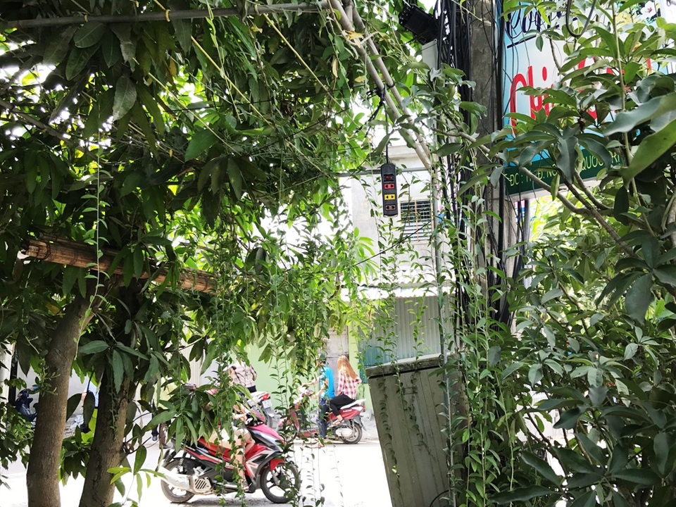 Dây điện và ổ cắm được cho là nam thanh niên này dùng để thắt cổ chết.