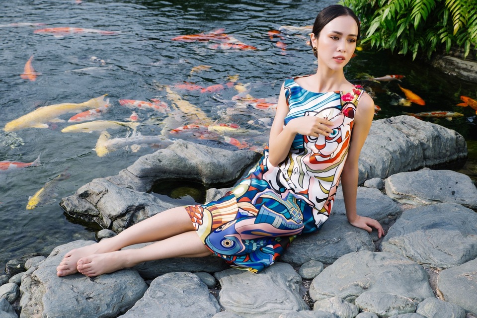 Hết nóng bỏng, Vũ Ngọc Anh đằm thắm trong áo dài Xuân - 14 Hết nóng bỏng, Vũ Ngọc Anh đằm thắm trong áo dài Xuân - 14