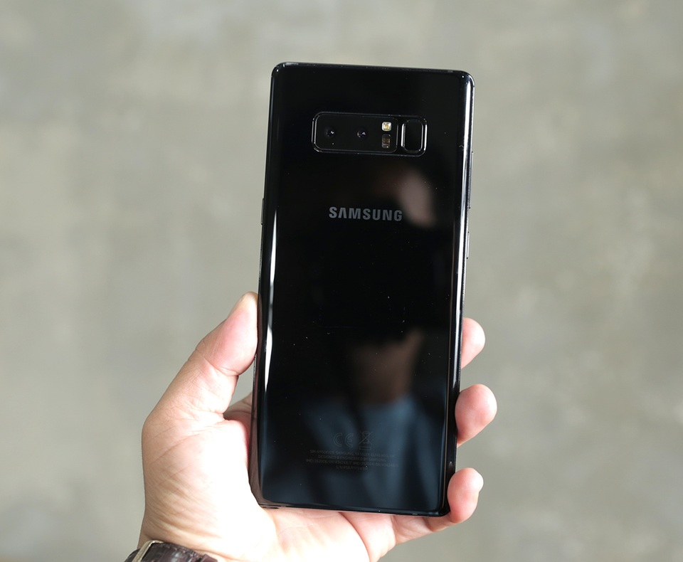 Chiêu trò bán iPhone 8, Note8 giá cực rẻ: Gây nhiễu loạn thị trường di động - 1 Galaxy Note8