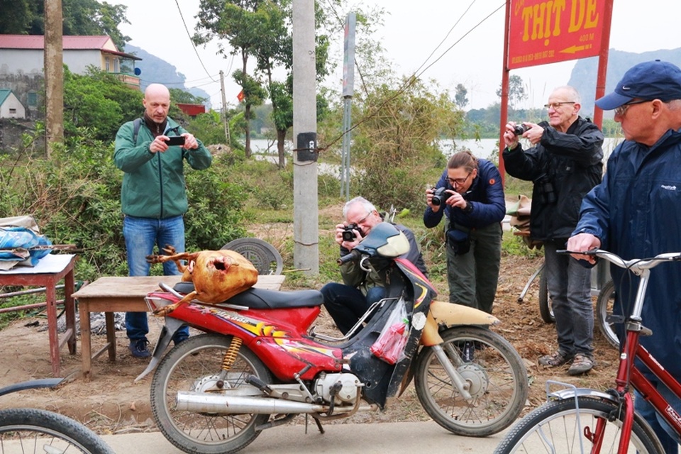 Nhiều người cùng ghi lại khoảnh khắc đặc biệt chỉ có ở Việt Nam