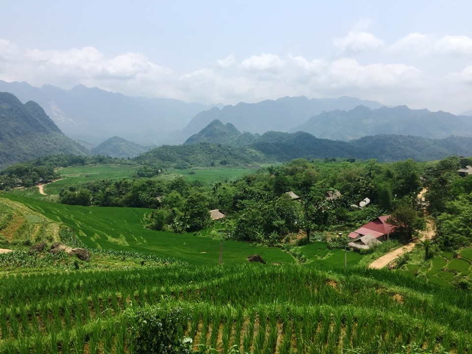 Khu du lịch bị tạm đình chỉ đã được cấp phép đầu tư dự án - 3 Khu vực bản Đôn, xã Thành Lâm nhìn từ Pù Luông Retreat