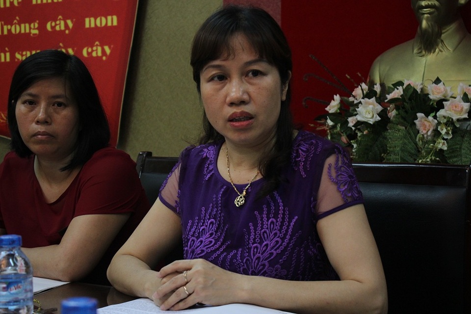 Vụ bé 2 tuổi bị ngã từ tầng 2 trường mầm non: Nhà trường nói gì? - 2 Bà Vũ Ngọc Dự, Hiệu trưởng Trường mầm non Mai Dịch cho biết, hiện bé Q.A đã đi học trở lại và hòa nhập tốt với các bạn.