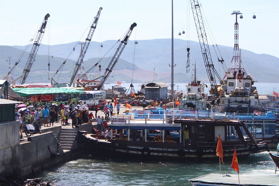 Nha Trang: Du lịch biển đảo đông nghẹt du khách dịp cuối tuần - 7 Nha Trang: Du lịch biển đảo đông nghẹt du khách dịp cuối tuần - 7