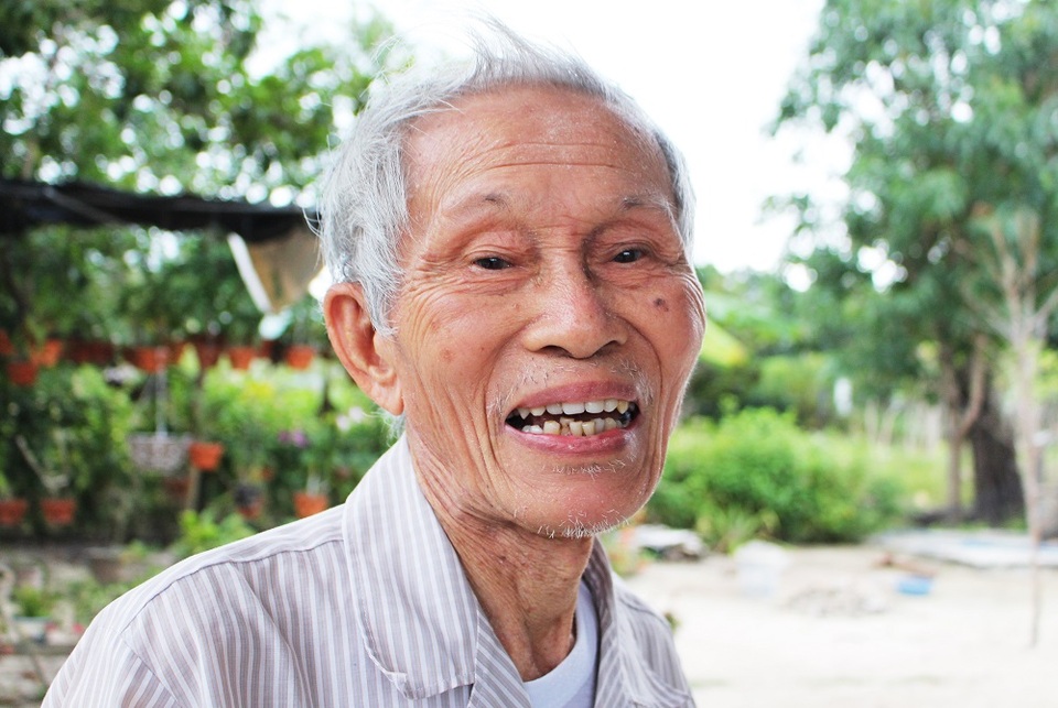 Những người thầy dành cả một đời vì sự nghiệp trồng người - 2 Thầy Nguyễn Đức Thương dù đã 83 tuổi nhưng rất thông tuệ, minh mẫn