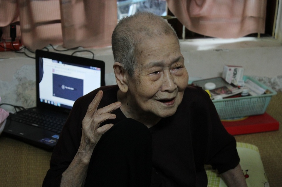 Gặp cụ bà 97 tuổi “siêu” công nghệ "gây sốt" trên báo Tây - 1 Cụ bà Lê Thi năm nay đã 97 tuổi