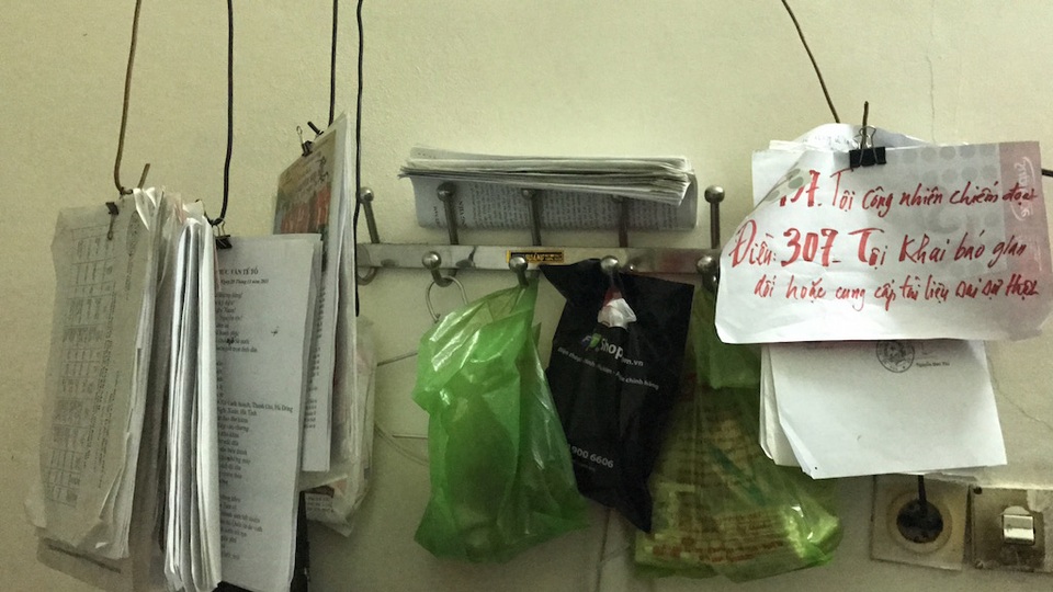 Bài 4: "Hô biến" đất của dân xong, cán bộ rút kinh nghiệm?! - 6 Những năm tháng đi kiện, căn phòng ông Nam chất đầy hàng ngàn tư liệu, lá đơn...