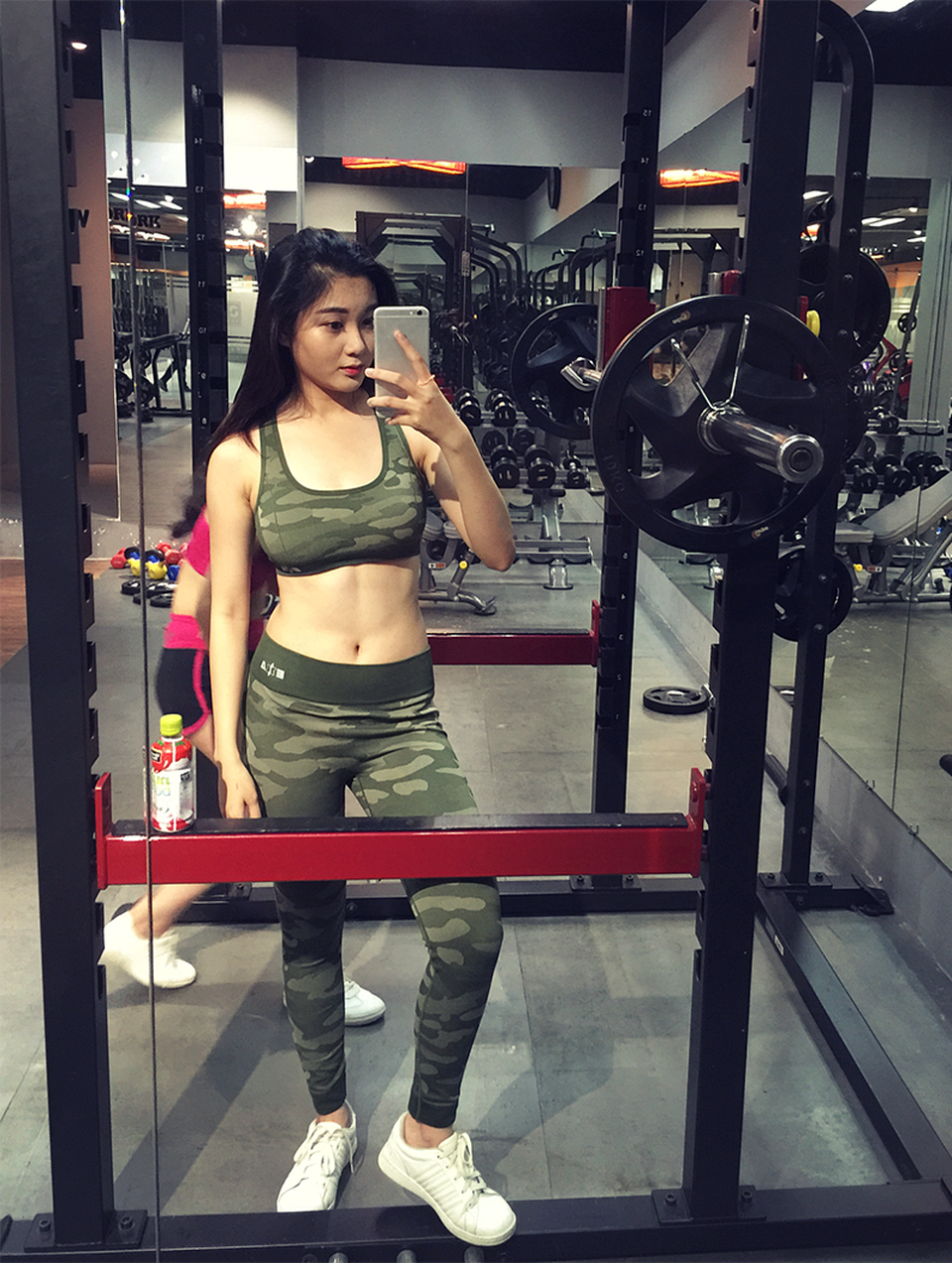 Hot girl bikini khiến các chàng trai loạn nhịp tim trong 20 giây - 3 Thân hình 86-62-91 của Huyền có được nhờ tập luyện chăm chỉ kết hợp với ăn uống khoa học.