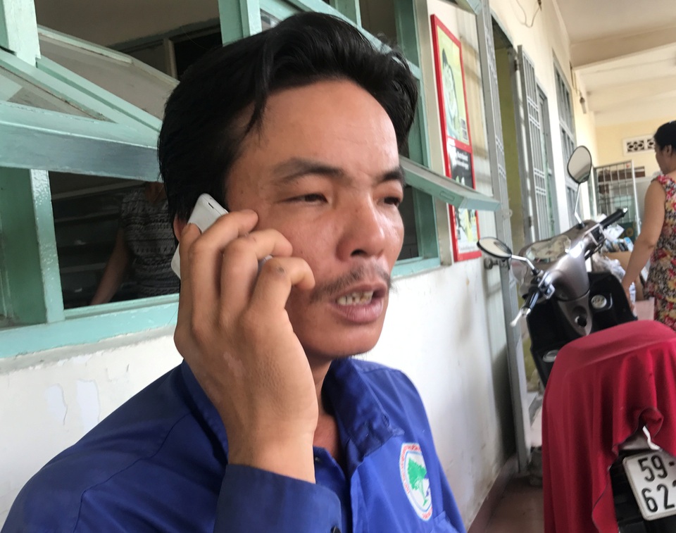 
Người đàn ông này đau đớn trước cái chết oan nghiệt của vợ.
