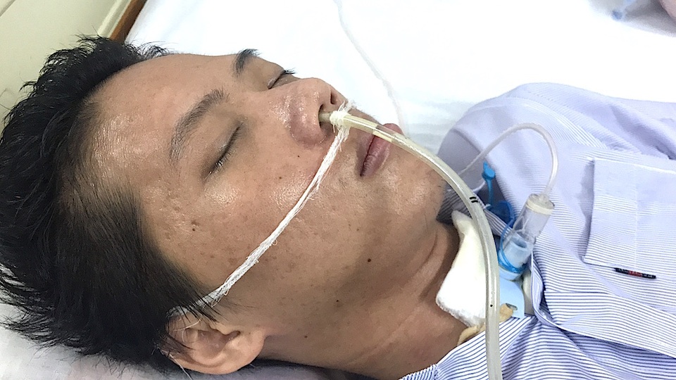 Hiện Đạt đã nghe được mọi người nói, song để tỉnh và mở mắt ra là điều còn gặp nhiều khó khăn.