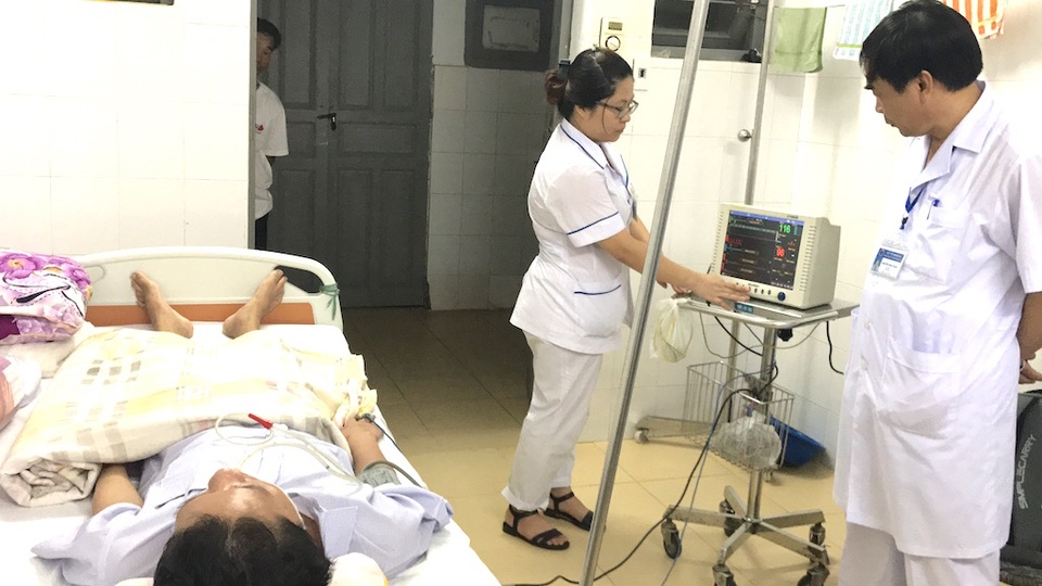 Đạt được xem là bệnh nhân đặc biệt nên phía bệnh viện đã cho một phòng riêng cùng máy móc để theo dõi và điều trị.