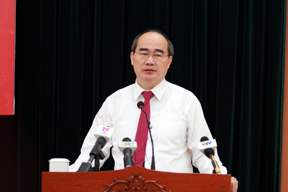 Tân Bí thư Nguyễn Thiện Nhân: Công chức phải biết nghe dân - 2
Ông Nguyễn Thiện Nhân phát biểu sau khi nhận nhiệm vụ mới.