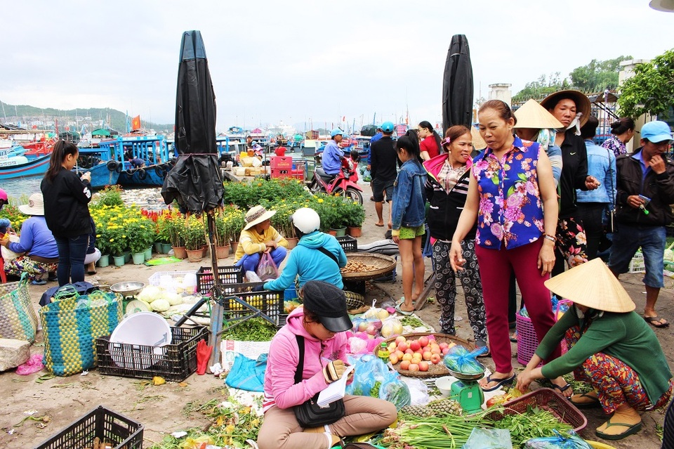 Sắc xuân trên hòn đảo 3.000 dân gần đất liền nhất ở Nha Trang - 6 Chợ Tết đảo Trí Nguyên huyên náo hơn ngày thường