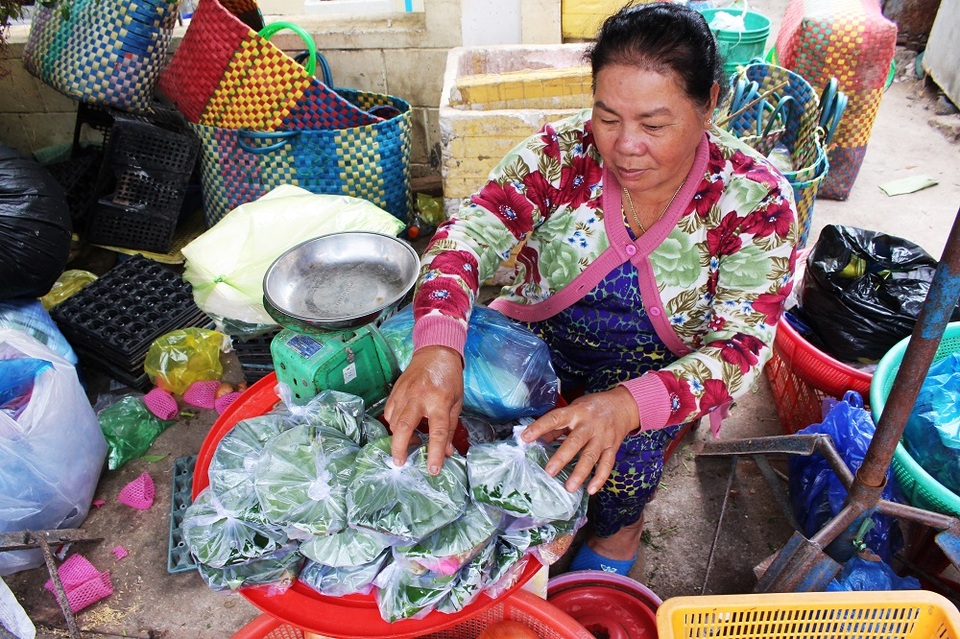 Sắc xuân trên hòn đảo 3.000 dân gần đất liền nhất ở Nha Trang - 7 Cau trầu bán Tết với 10.000 đồng/dĩa