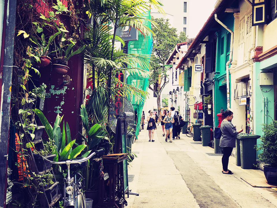 Điều thú vị ở khu phố đầy màu sắc Haji Lane - 1
Nếu bạn tới với đất nước Singapore xinh đẹp, đừng quên dành tối thiểu 3 giờ ghé thăm khu phố nhỏ bé nhưng vô cùng ấn tượng Haji Lane