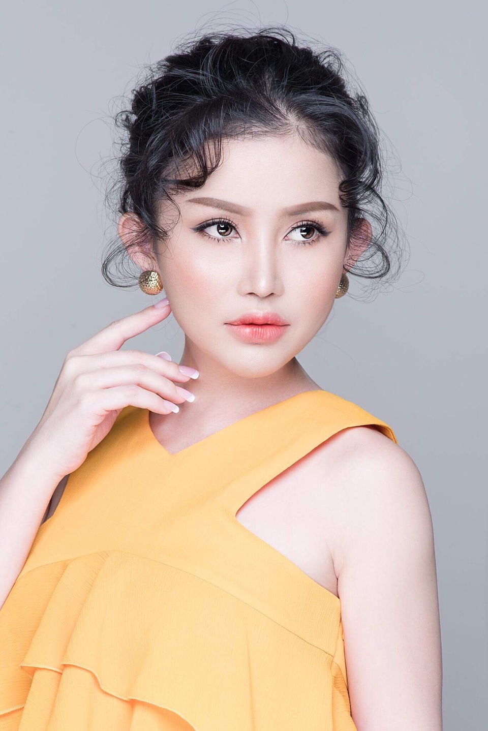 Janny Thủy Trần lấn sân ca hát - 1