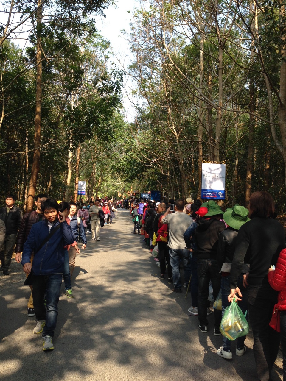 
Du khách đông nhưng an ninh trật tự, môi trường được đảm bảo khá tốt
