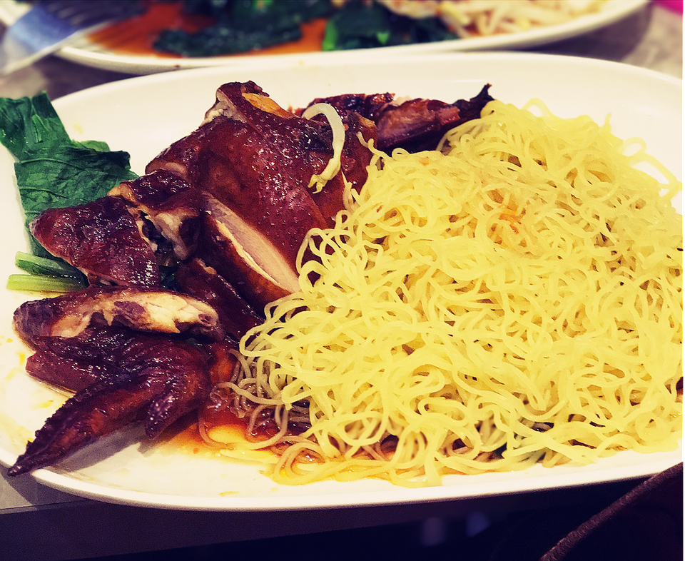 Điều thú vị ở món cơm gà đạt sao Michelin - 1
Món mỳ gà ngon miệng