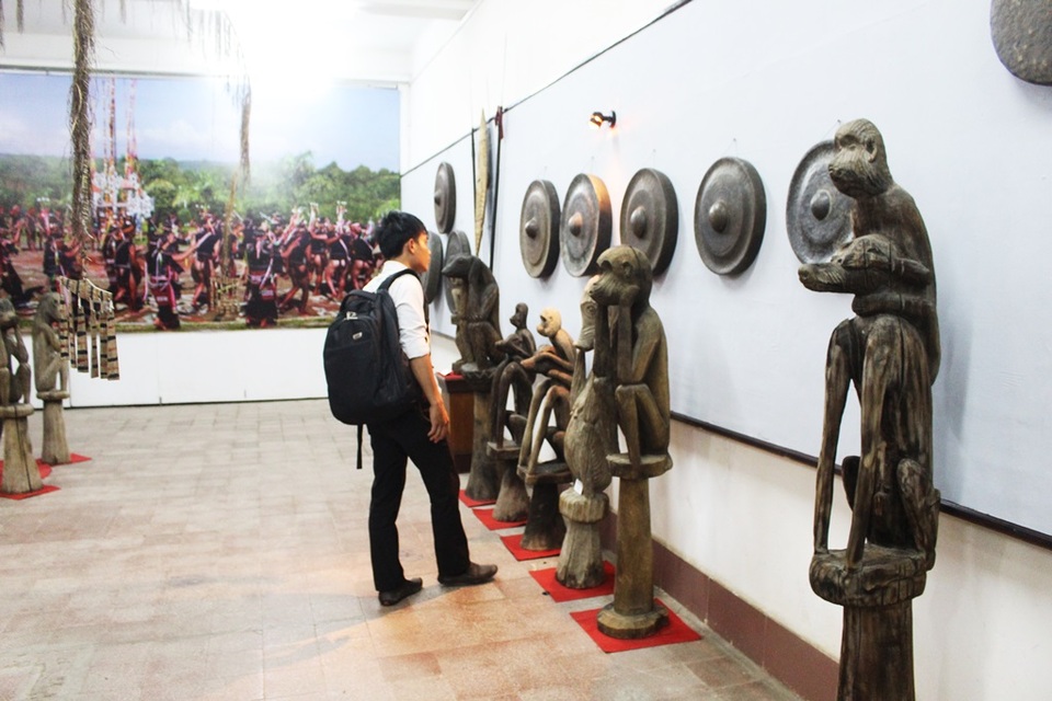 Phố biển đông nghẹt khách, bảo tàng vẫn trầm lắng - 2 Những ngày đầu tháng 8 này, Bảo tàng tỉnh Khánh Hòa đang trưng bày chuyên đề về văn hóa Tây Nguyên