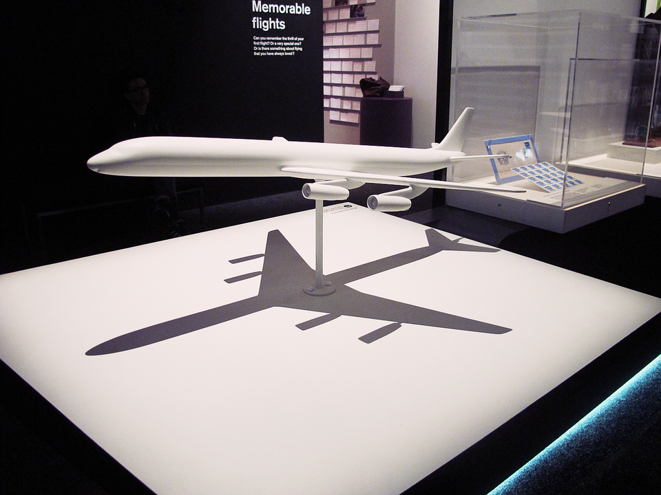 
Tới với triển lãm này, bạn sẽ biết rằng trước đây, hành khách phải mất chín giờ bay từ Auckland đến Sydney. Một chiếc vé khoang hạng nhất năm 1950 gồm bữa ăn hạng sang, champagne tuyệt hảo, những chỗ ngồi kiểu khách sạn...
