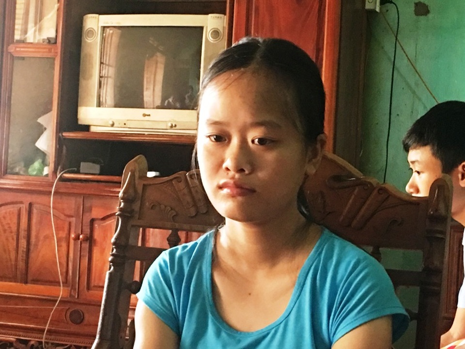Nữ sinh mồ côi đạt 29,3 điểm khối A tranh thủ làm thêm kiếm tiền nhập học - 1 Em Trịnh Thị Hồng, học sinh trường THPT Yên Định 1, đạt 29,3 điểm khối A