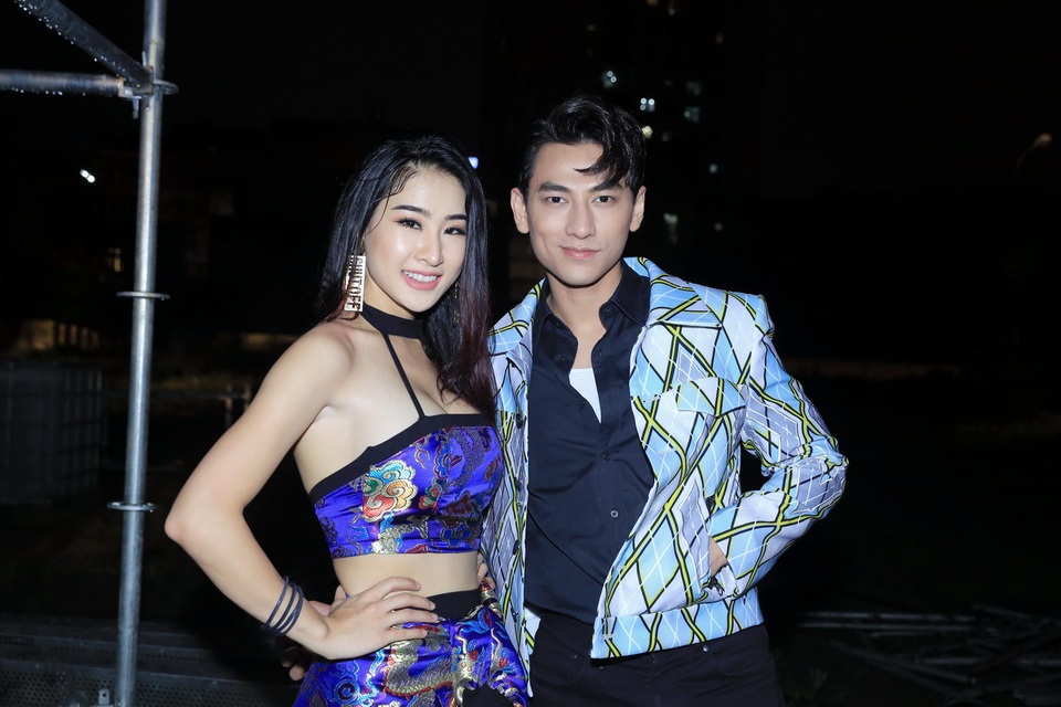 DJ Oxy xinh đẹp “cháy” hết mình trong nhạc hội - 4 DJ Oxy xinh đẹp “cháy” hết mình trong nhạc hội - 4