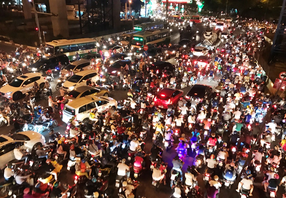 Cửa ngõ Sài Gòn ùn ứ nghiêm trọng chiều tối ngày lễ 8/3 - 1 Cửa ngõ Sài Gòn ùn ứ nghiêm trọng chiều tối ngày lễ 8/3 - 1