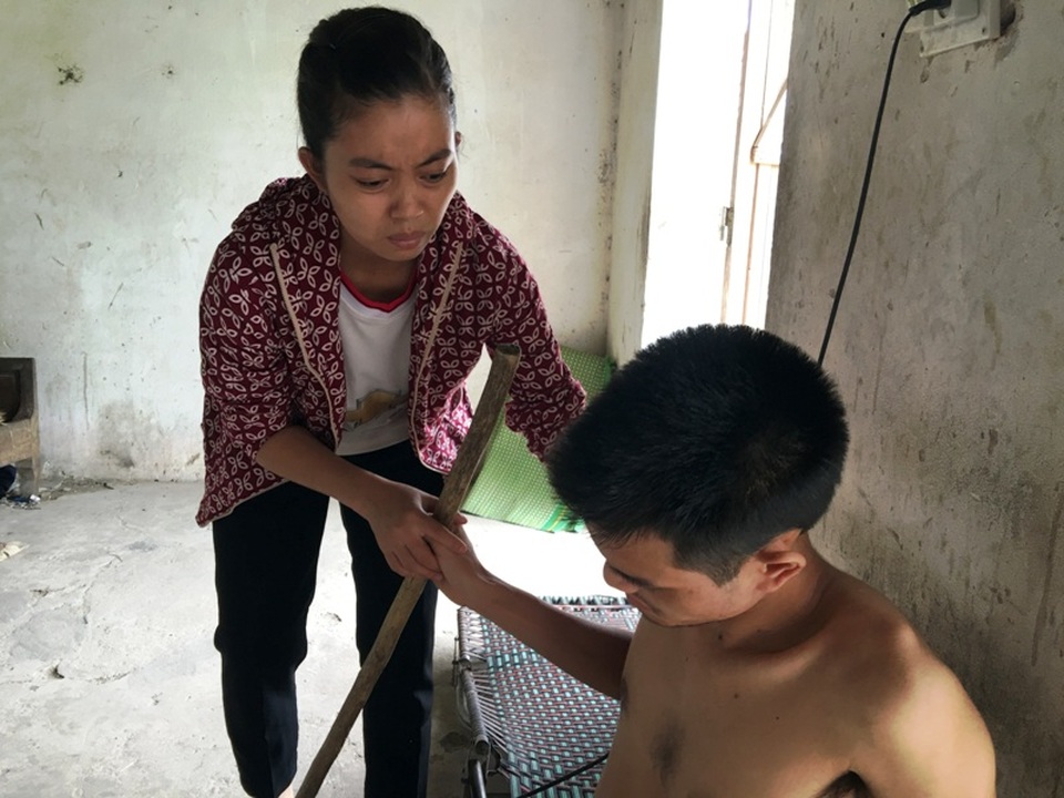 Người chị gái thương em nhưng không thể làm được gì hơn