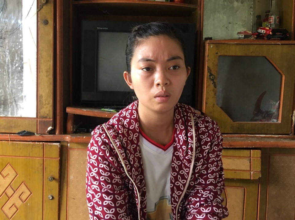 Em Lê Thị Long, thôn 2, xã Định Liên, huyện Yên Định có bố tầm thần, em trai nằm một chỗ.