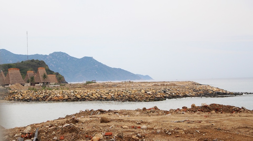 Lãnh đạo UBND tỉnh Khánh Hòa vừa có chỉ đạo, giao cho Sở TN&MT tiến hành kiểm tra dự án Champarama Resort & Spa